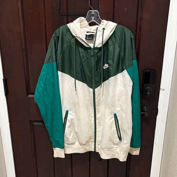 Nike Other - Nike Two-Tone Green and Cream Jacket XL